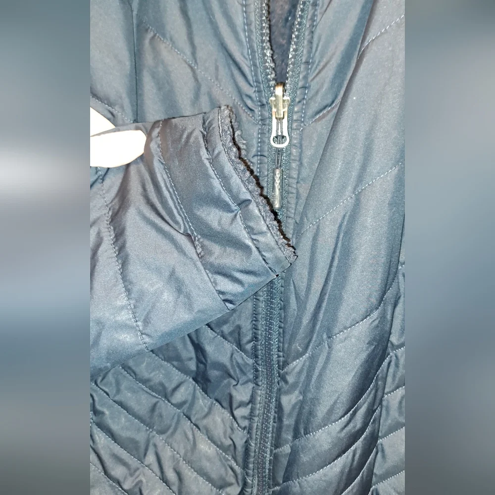 Women's North Face reversible dark blue inner and outer jacket, fuzzy inside, MD - Picture 3 of 8